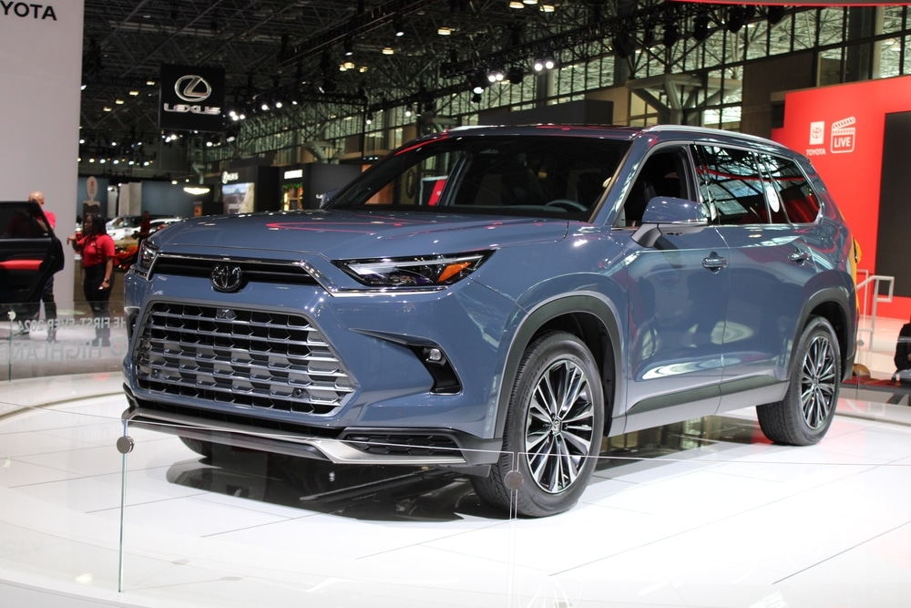 All New 2025 Toyota Highlander Hybrid Is Now Priced At 47,470 With Standard AWD Features